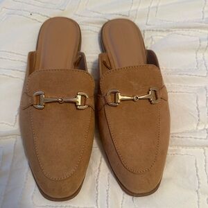 Old Navy Tan Suede Mule Slides – Size 8 (Never Worn!)